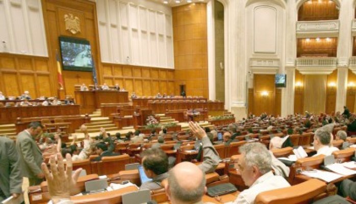 Deputaţii resping obiecţiile lui Băsescu privind parteneriatului public privat